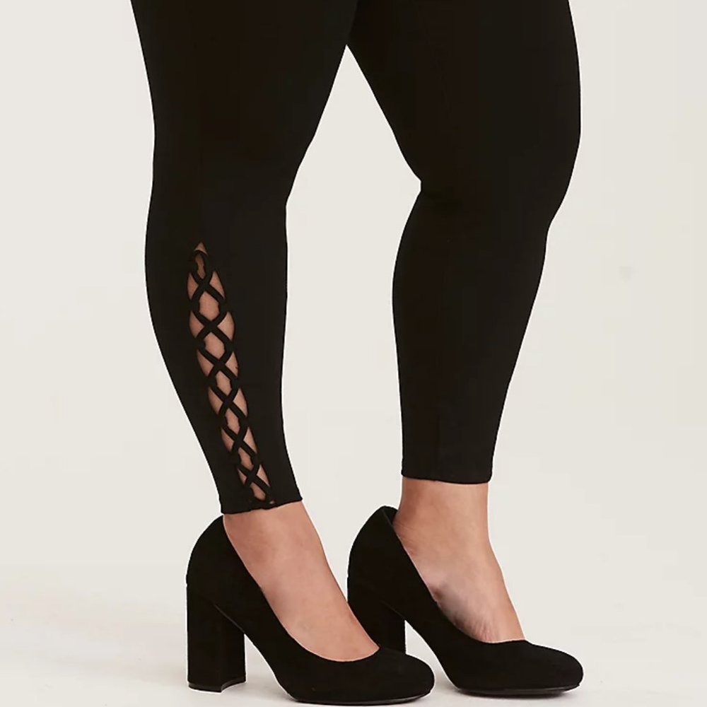 Like New Torrid Black Lace Up Pixie Pant Legging SZ 2